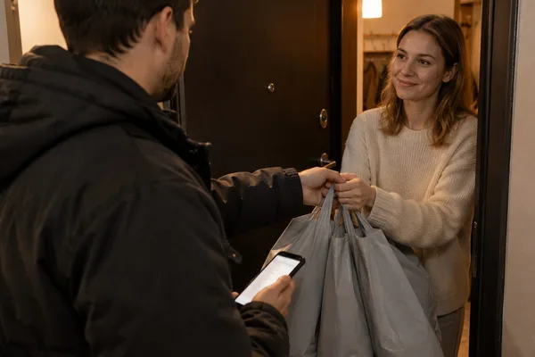 Как работает курьер Lamoda: смена, примерка, оплата и возвраты