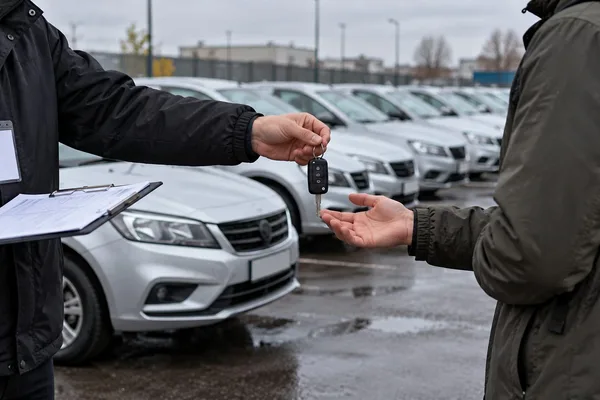Аренда авто для доставки: сколько стоит в сутки и сколько остаётся курьеру чистыми